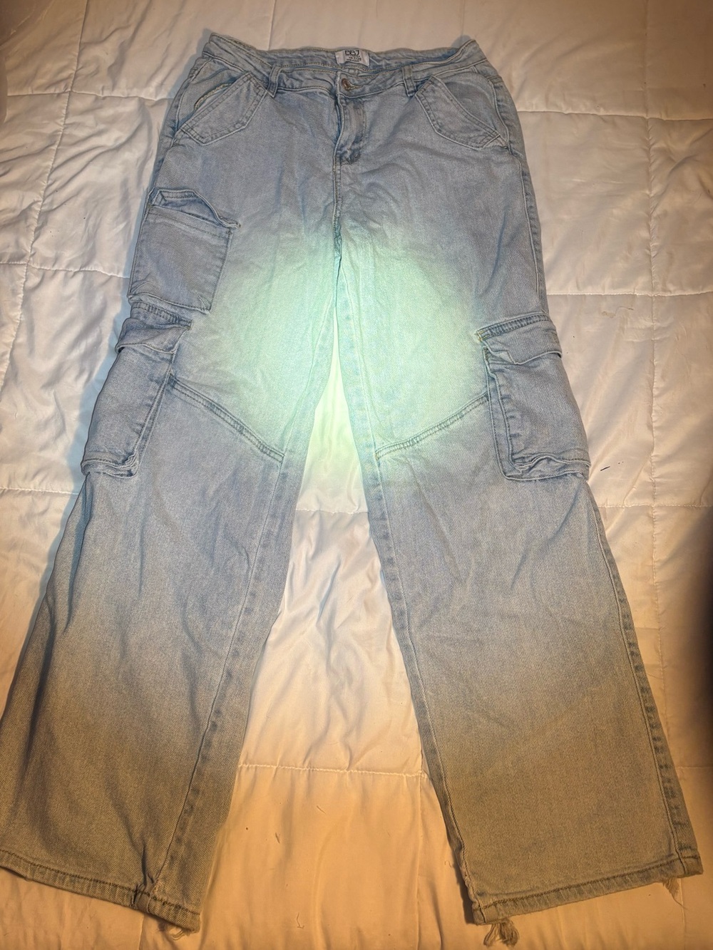 Light Wash Cargo Women’s Jeans - Casual Wide Leg